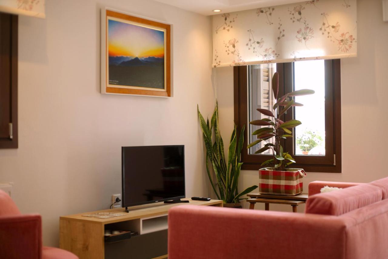 Το Σπίτι Της Ευτυχίας Σουίτα Appartement Karpenisi Buitenkant foto