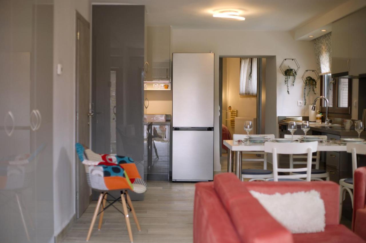 Το Σπίτι Της Ευτυχίας Σουίτα Appartement Karpenisi Buitenkant foto