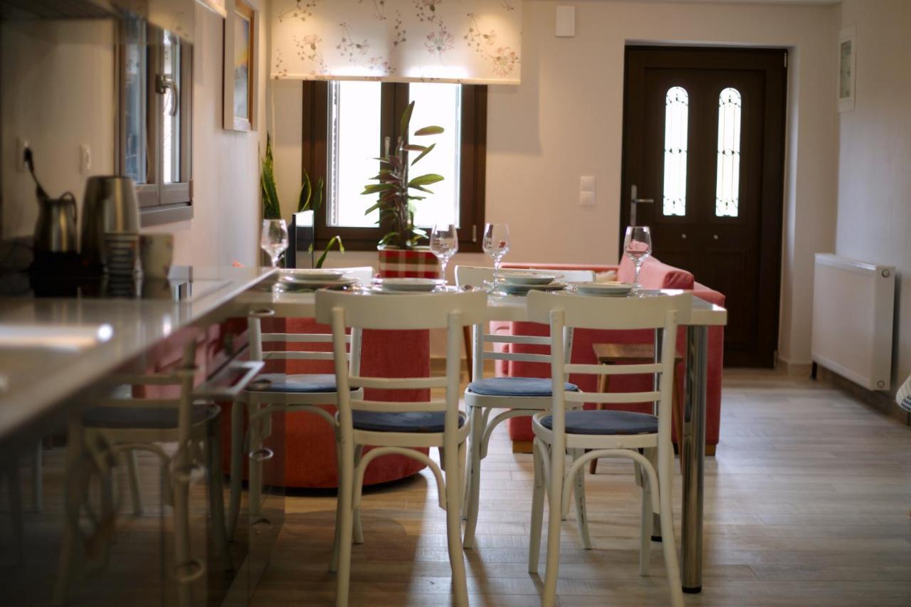 Το Σπίτι Της Ευτυχίας Σουίτα Appartement Karpenisi Buitenkant foto